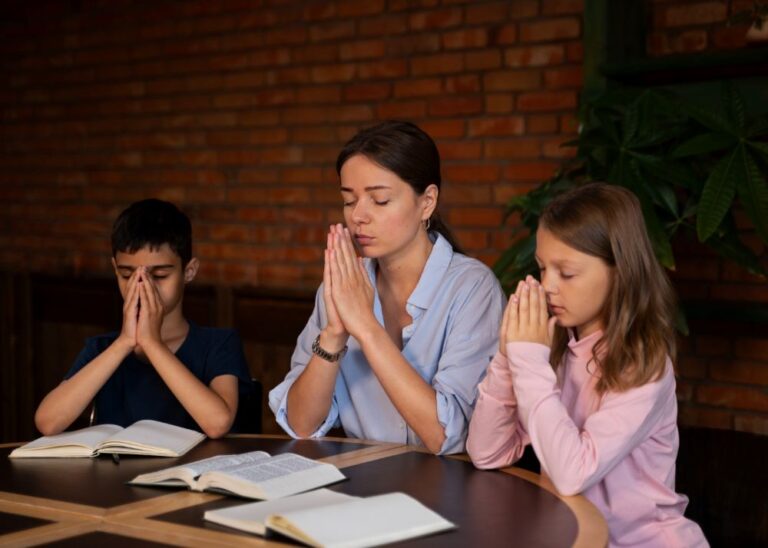 Simple Ways to Teach Kids the Importance of Prayer