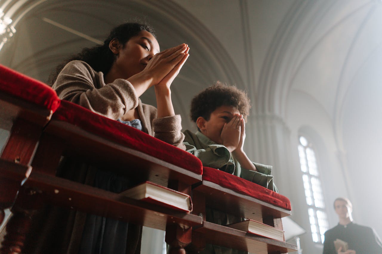 Read more about the article The Power of Prayer: Helping Kids Build a Lifelong Prayer Habit